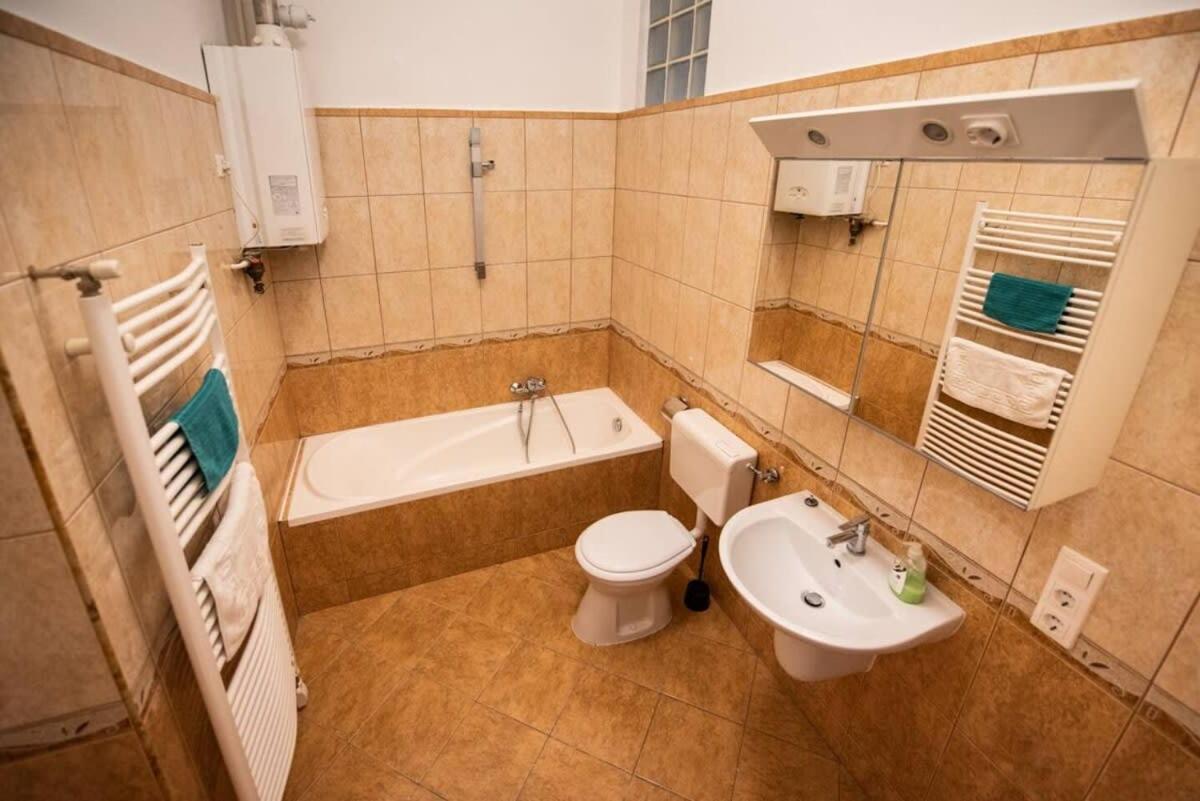 Very Central Convenient Large Ac Place Budapesta Exterior foto