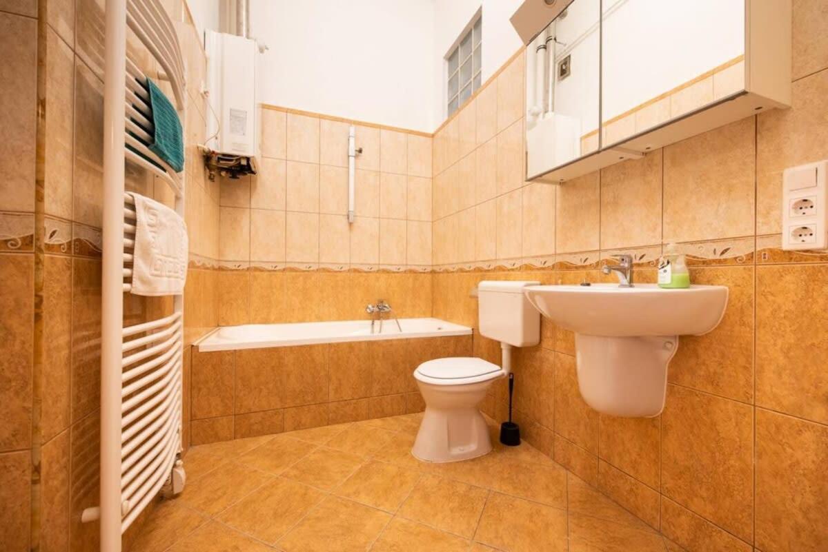 Very Central Convenient Large Ac Place Budapesta Exterior foto